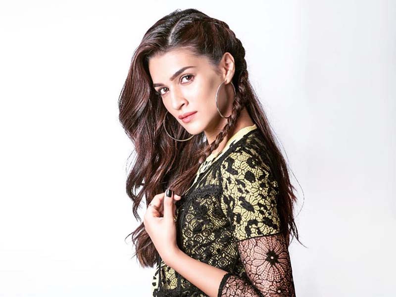 kriti sanon in side braid