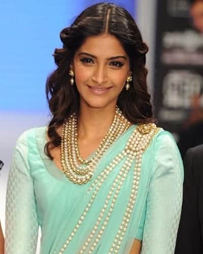 21 Elegant Indian Hairstyles for Saree